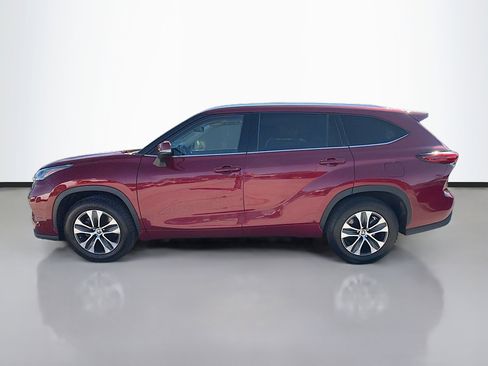 Used 2022 Toyota Highlander XLE image 6