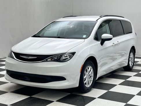 Certified 2021 Chrysler Voyager Lxi FWD image 4