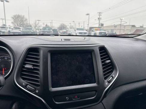 Used 2020 Jeep Cherokee Latitude w/ Quick Order Package 26F North image 10