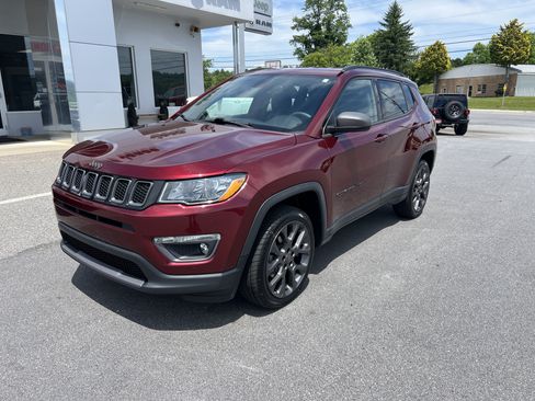 Used 2021 Jeep Compass Latitude AWD/4WD image 6