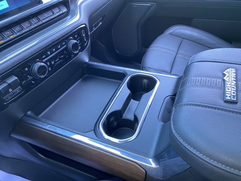 Used 2024 Chevrolet Silverado 2500 High Country w/ High Country Premium Package image 32