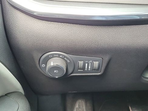 Used 2024 Jeep Compass Limited image 14