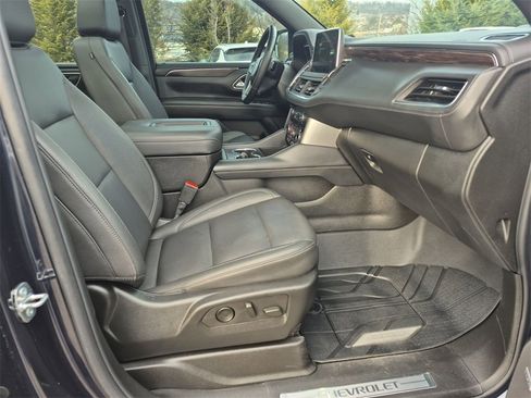 Used 2024 Chevrolet Suburban Z71 w/ Luxury Package image 32