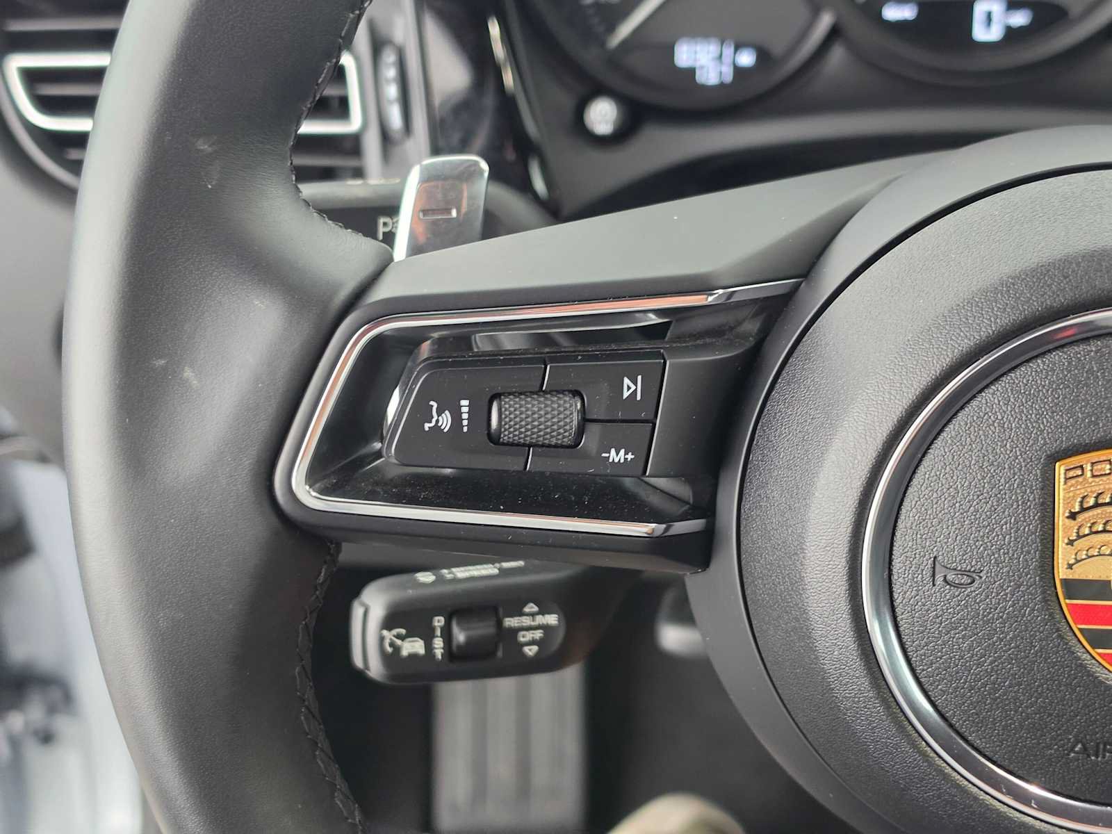 Used 2025 Porsche Macan AWD/4WD image 30