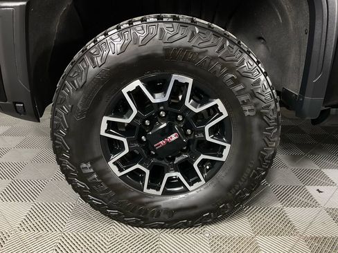 Used 2024 GMC Sierra 2500 AT4X image 10