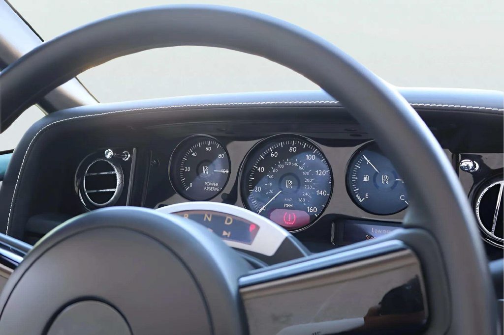 Used 2015 Rolls-Royce Phantom Drophead Coupe RWD image 14
