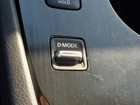 Certified 2025 Nissan Rogue SV image 23