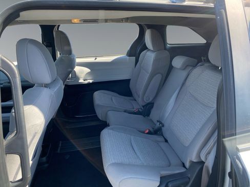 Used 2025 Toyota Sienna LE image 13