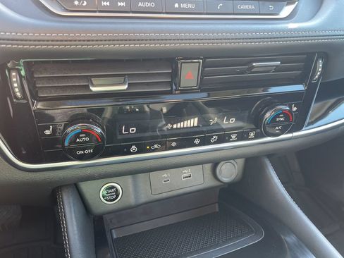 Used 2023 Nissan Rogue SL AWD/4WD image 12