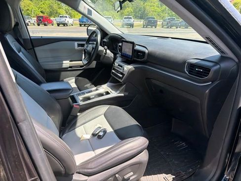 Used 2022 Ford Explorer XLT w/ Equipment Group 202A RWD image 5
