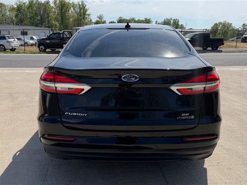 Used 2019 Ford Fusion SE image 4