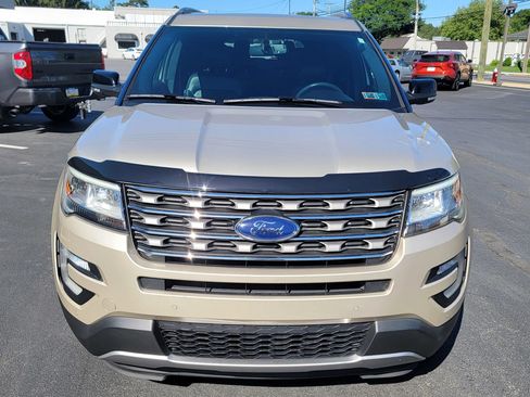 Used 2017 Ford Explorer XLT w/ Equipment Group 202A AWD/4WD image 2