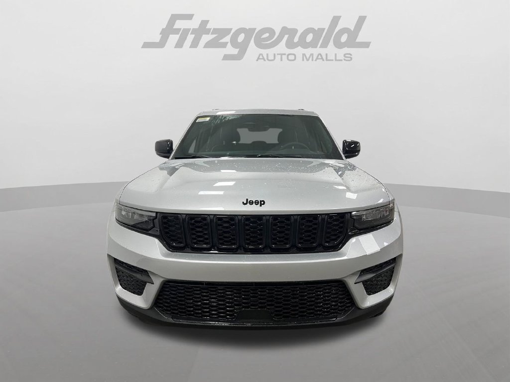 New 2025 Jeep Grand Cherokee Altitude RWD image 5