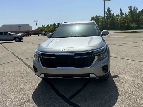 Used 2024 Kia Seltos EX FWD image 3