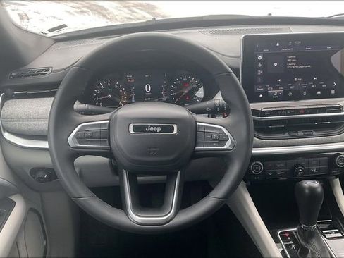 Used 2024 Jeep Compass Latitude image 5