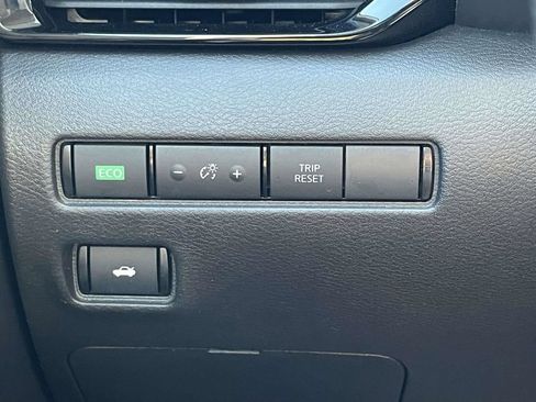 Used 2024 Nissan Sentra SV FWD image 27