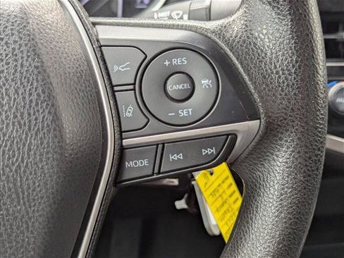 Used 2022 Toyota Camry LE FWD image 12