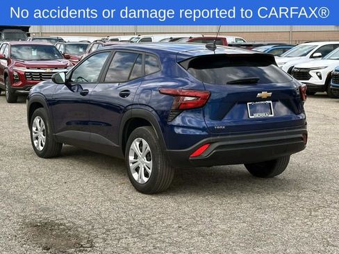 Used 2024 Chevrolet Trax LS w/ Driver Confidence Package FWD image 3