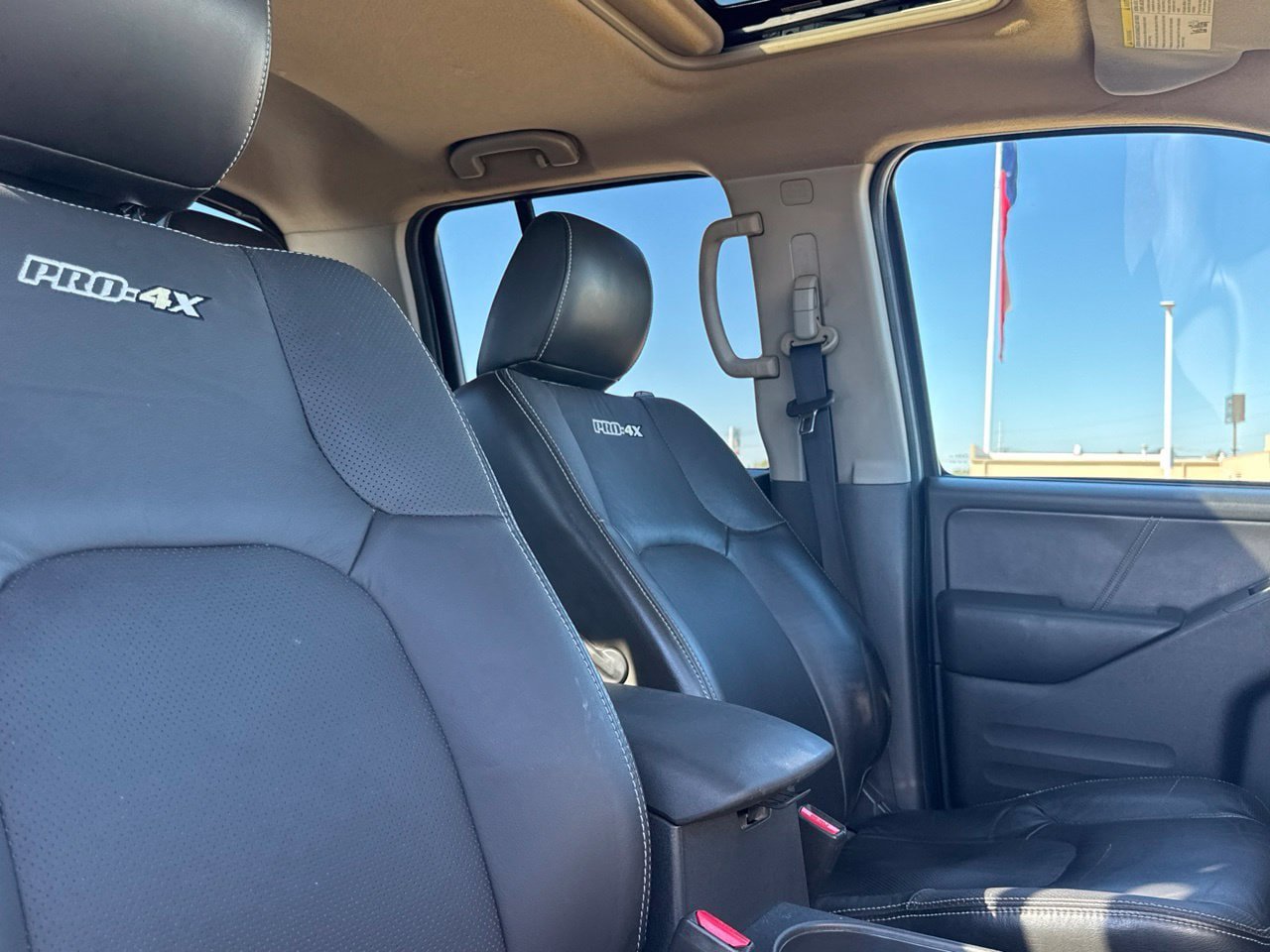Used 2015 Nissan Frontier PRO-4X w/ Pro-4x Luxury Package AWD/4WD image 35