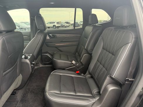 Used 2025 Buick Enclave Avenir w/ Super Cruise Package AWD/4WD image 14