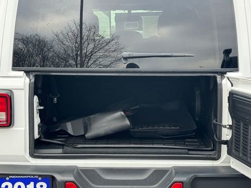 Used 2018 Jeep Wrangler Unlimited Sahara image 32