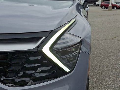 Used 2025 Kia Sportage EX w/ Premium Package FWD image 9