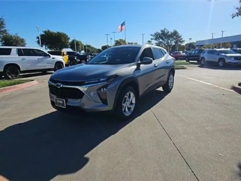 Used 2024 Chevrolet Trax LS w/ LS Convenience Package image 3