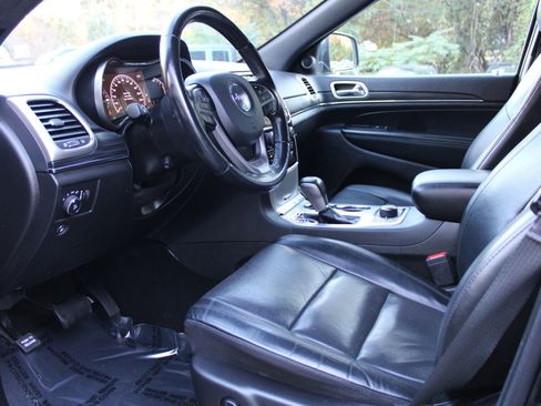 Used 2021 Jeep Grand Cherokee Limited w/ Luxury Group II image 19