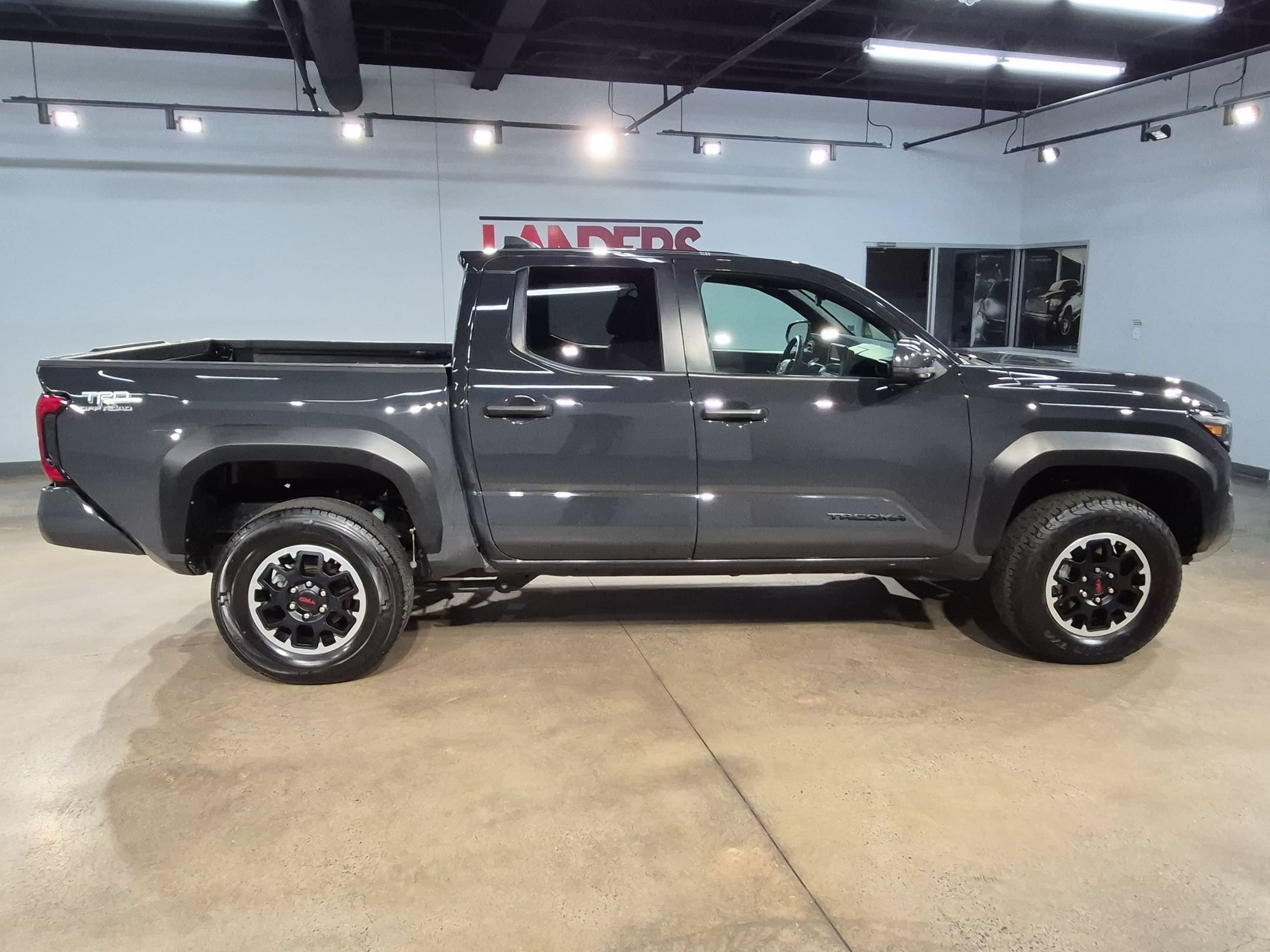 Used 2025 Toyota Tacoma TRD Off-Road AWD/4WD image 8