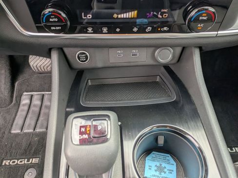 Used 2023 Nissan Rogue SV image 18