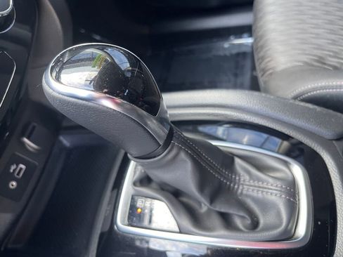 Used 2018 Nissan Rogue SV image 16