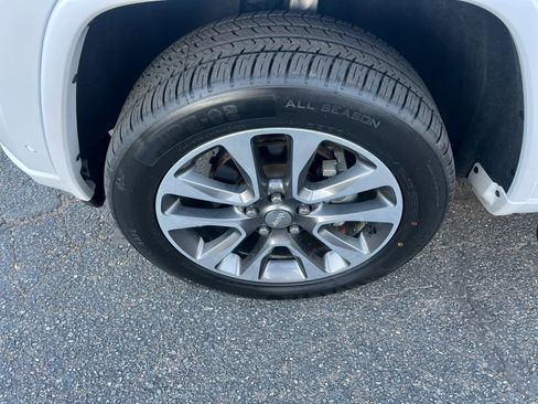 Used 2018 Jeep Grand Cherokee Overland image 10