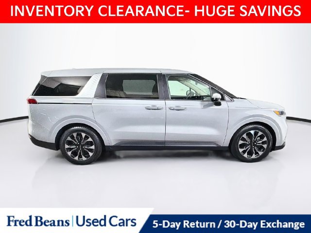 Used 2024 Kia Carnival EX FWD image 11