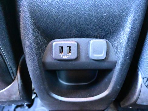 Used 2019 Chevrolet Colorado Z71 AWD/4WD image 17