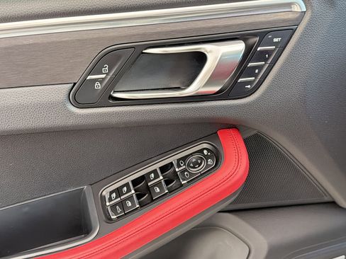 Used 2020 Porsche Macan GTS AWD/4WD image 22