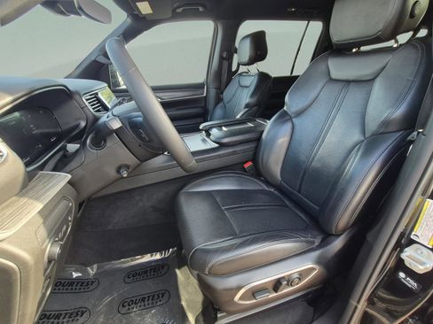 Used 2024 Jeep Wagoneer L Series II RWD image 21