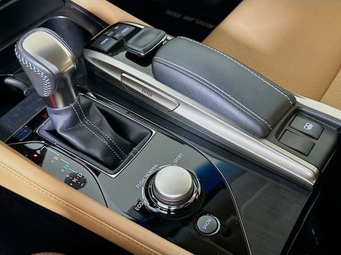 Used 2016 Lexus GS 200t image 19