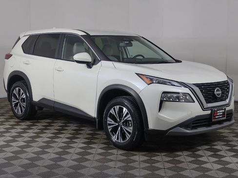 Used 2023 Nissan Rogue SV AWD/4WD image 2