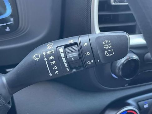 Used 2026 Hyundai Venue SE FWD image 25