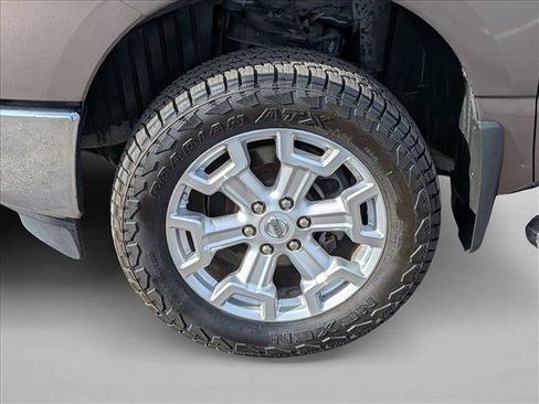 Used 2017 Nissan Titan SL image 20