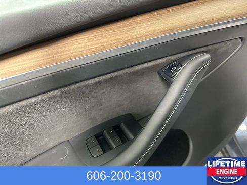 Used 2022 Tesla Model Y Long Range image 13