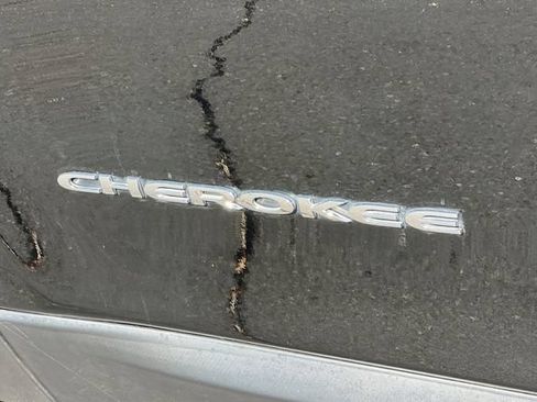 Used 2019 Jeep Cherokee Latitude w/ Popular Appearance Group AWD/4WD image 31