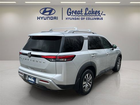 Used 2022 Nissan Pathfinder SL image 5