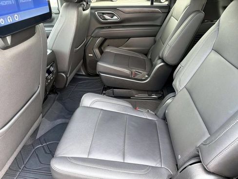 Used 2023 Chevrolet Suburban Z71 w/ Luxury Package AWD/4WD image 14