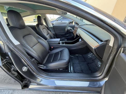 Used 2018 Tesla Model 3 Long Range RWD image 18