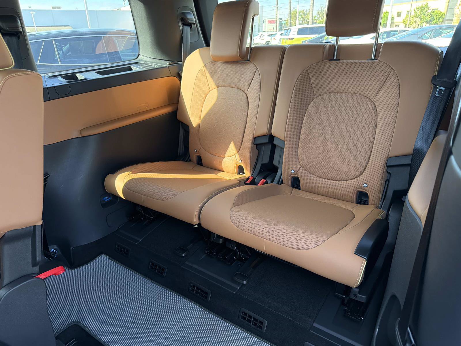 Certified 2025 Volkswagen ID. Buzz Pro S RWD image 12