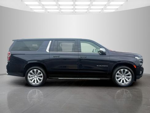 Used 2024 Chevrolet Suburban Premier w/ Premium Package AWD/4WD image 2