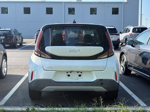 Used 2024 Kia Soul LX FWD image 5