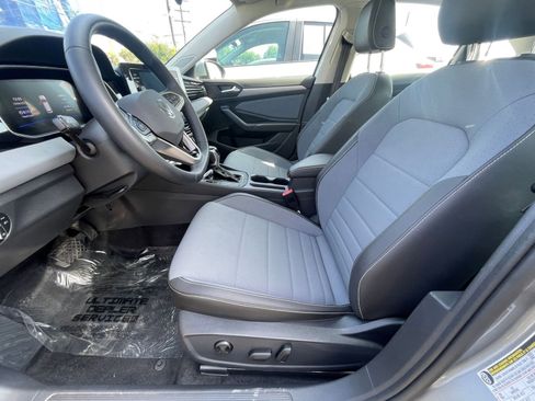 Used 2025 Volkswagen Jetta SE image 27