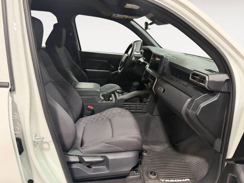 Used 2026 Toyota Tacoma SR AWD/4WD image 16